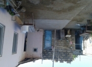 Satılır 3 otaqlı 1.5 m2 bağ evi Hilton otel