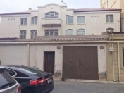 İcarəyə verilir 7 otaqlı 350 m2 həyət evi Gənclik m.