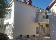 İcarəyə verilir 6 otaqlı 300 m2 həyət evi Gənclik m.