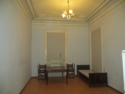 Satılır 1 otaqlı 29 m2 köhnə tikili Axundov bağı