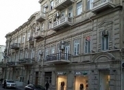 İcarəyə verilir 4 otaqlı 140 m2 köhnə tikili İçəri Şəhər