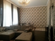 Satılır 4 otaqlı 165 m2 köhnə tikili Sahil m.