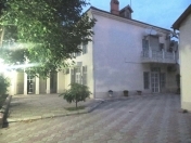 İcarəyə verilir 6 otaqlı 300 m2 həyət evi Gənclik m.