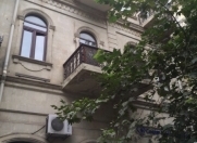 İcarəyə verilir 3 otaqlı 52 m2 köhnə tikili Nizami kinoteatrı