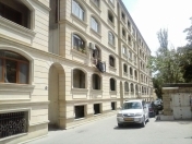 İcarəyə verilir 4 otaqlı 140 m2 köhnə tikili İçəri Şəhər m.