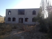 Satılır 8 otaqlı 550 m2 həyət evi Binə