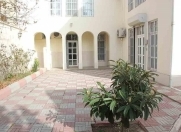 İcarəyə verilir 4 otaqlı 280 m2 həyət evi Gənclik m.