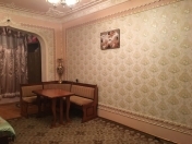 Satılır 4 otaqlı 100 m2 köhnə tikili İnşaatçılar m.