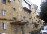 Satılır 4 otaqlı 100 m2 köhnə tikili Nizami m.