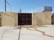 Satılır 4 otaqlı 450 m2 həyət evi Əmircan