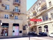 İcarəyə verilir 3 otaqlı 70 m2 köhnə tikili Nizami kinoteatrı