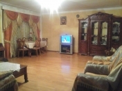 Satılır 4 otaqlı 90 m2 köhnə tikili İnşaatçılar m.