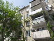 Satılır 4 otaqlı 90 m2 köhnə tikili İnşaatçılar m.