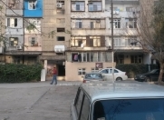 Satılır 4 otaqlı 90 m2 köhnə tikili İnşaatçılar m.
