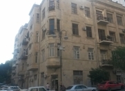 İcarəyə verilir 5 otaqlı 200 m2 köhnə tikili Axundov bağı