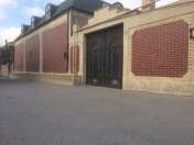 Satılır 4 otaqlı 200 m2 həyət evi Bakıxanov