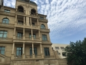 İcarəyə verilir 70 otaqlı 3300 m2 həyət evi Lider telekanalı