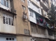 Satılır 4 otaqlı 90 m2 köhnə tikili İnşaatçılar m.
