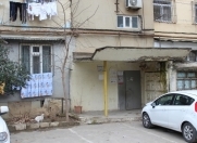 Satılır 1 otaqlı 30 m2 köhnə tikili İnşaatçılar m.