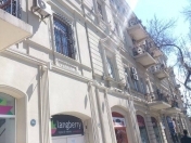 İcarəyə verilir 4 otaqlı 160 m2 köhnə tikili Fəvvarələr meydanı