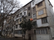 Satılır 2 otaqlı 55 m2 köhnə tikili 1 mkr