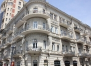 İcarəyə verilir 4 otaqlı 220 m2 köhnə tikili Sahil m.