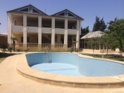 Satılır 6 otaqlı 2100 m2 bağ evi Novxanı