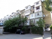 Satılır 2 otaqlı 52 m2 köhnə tikili Elmlər Akademiyası m.