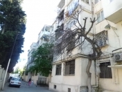Satılır 2 otaqlı 55 m2 köhnə tikili Elmlər Akademiyası m.