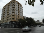 Satılır 4 otaqlı 176 m2 yeni tikili Elmlər Akademiyası m.