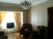 Satılır 3 otaqlı 70 m2 köhnə tikili Ukrayna dairəsi