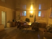 İcarəyə verilir 3 otaqlı 100 m2 obyekt Ayna Sultanova heykəli