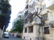 Satılır 3 otaqlı 65 m2 köhnə tikili Elmlər Akademiyası m.