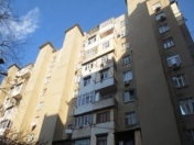 Satılır 3 otaqlı 62 m2 köhnə tikili Elmlər Akademiyası m.