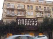 İcarəyə verilir 3 otaqlı 105 m2 köhnə tikili İçəri Şəhər m.