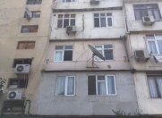 Satılır 3 otaqlı 80 m2 köhnə tikili Elmlər Akademiyası m.