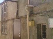 Satılır 2 otaqlı 65 m2 həyət evi İnşaatçılar m.