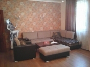 İcarəyə verilir 3 otaqlı 90 m2 köhnə tikili İçəri Şəhər m.