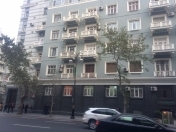 Satılır 6 otaqlı 250 m2 köhnə tikili Sahil m.