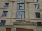 İcarəyə verilir 5 otaqlı 400 m2 yeni tikili İçəri Şəhər m.