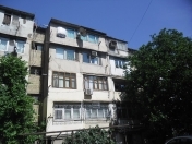 Satılır 3 otaqlı 65 m2 köhnə tikili Elmlər Akademiyası m.