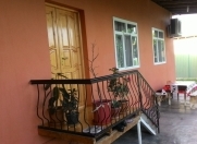 İcarəyə verilir 3 otaqlı 100 m2 həyət evi Şəki