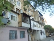 Satılır 3 otaqlı 50 m2 köhnə tikili Azadlıq prospekti m.