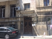 Satılır 6 otaqlı 315 m2 köhnə tikili Axundov bağı