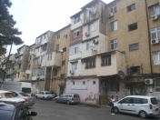 Satılır 2 otaqlı 47 m2 köhnə tikili İnşaatçılar m.