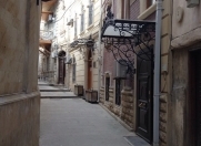 İcarəyə verilir 3 otaqlı 65 m2 köhnə tikili İçəri Şəhər m.