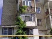 Satılır 3 otaqlı 60 m2 köhnə tikili Rusiya səfirliyi