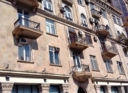 Satılır 4 otaqlı 137 m2 köhnə tikili Sahil m.