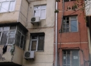 Satılır 2 otaqlı 45 m2 köhnə tikili Moskva univermağı