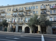 İcarəyə verilir 4 otaqlı 160 m2 köhnə tikili Sahil m.